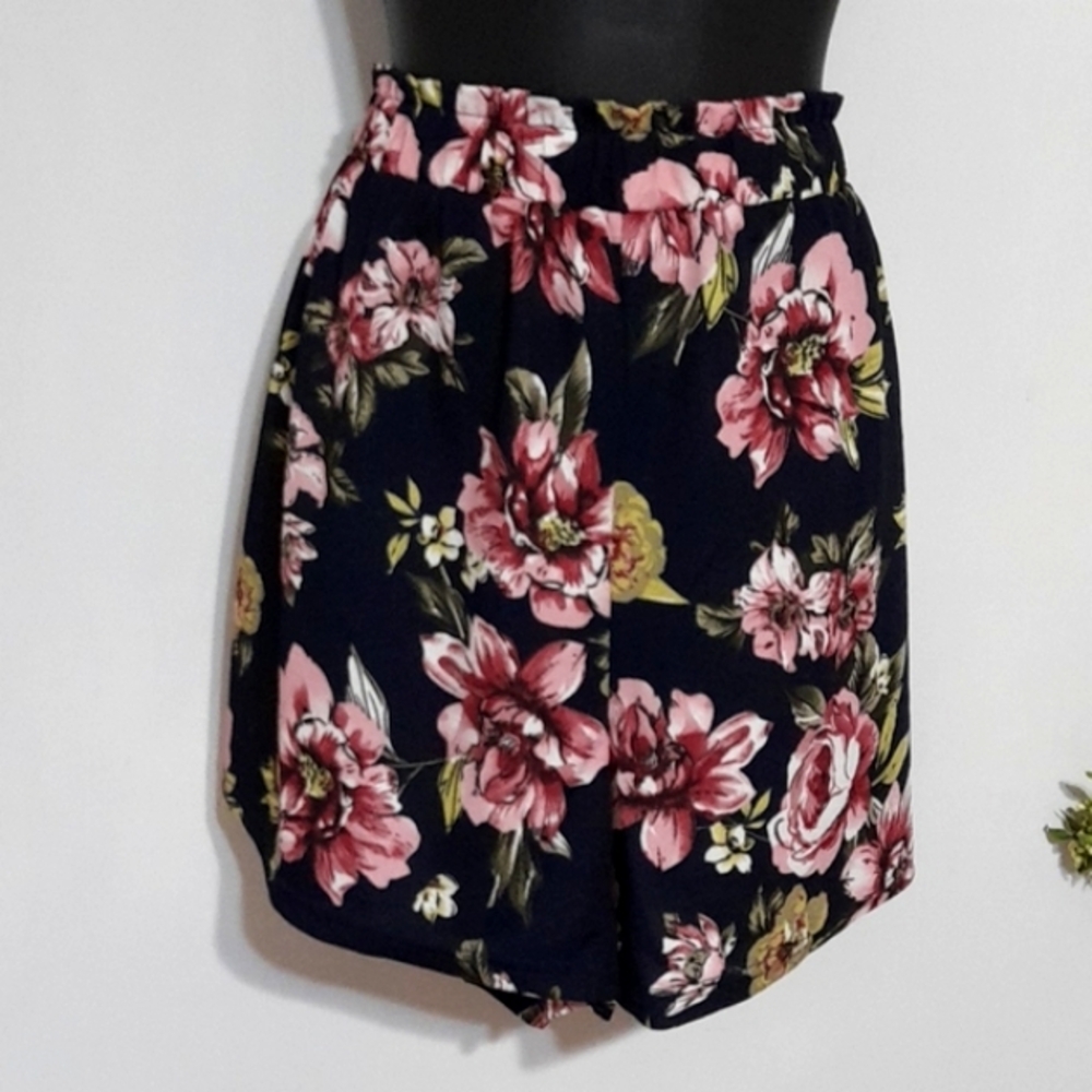 WOMENS FLORAL SHORTS 2XL - Picture 3 of 12